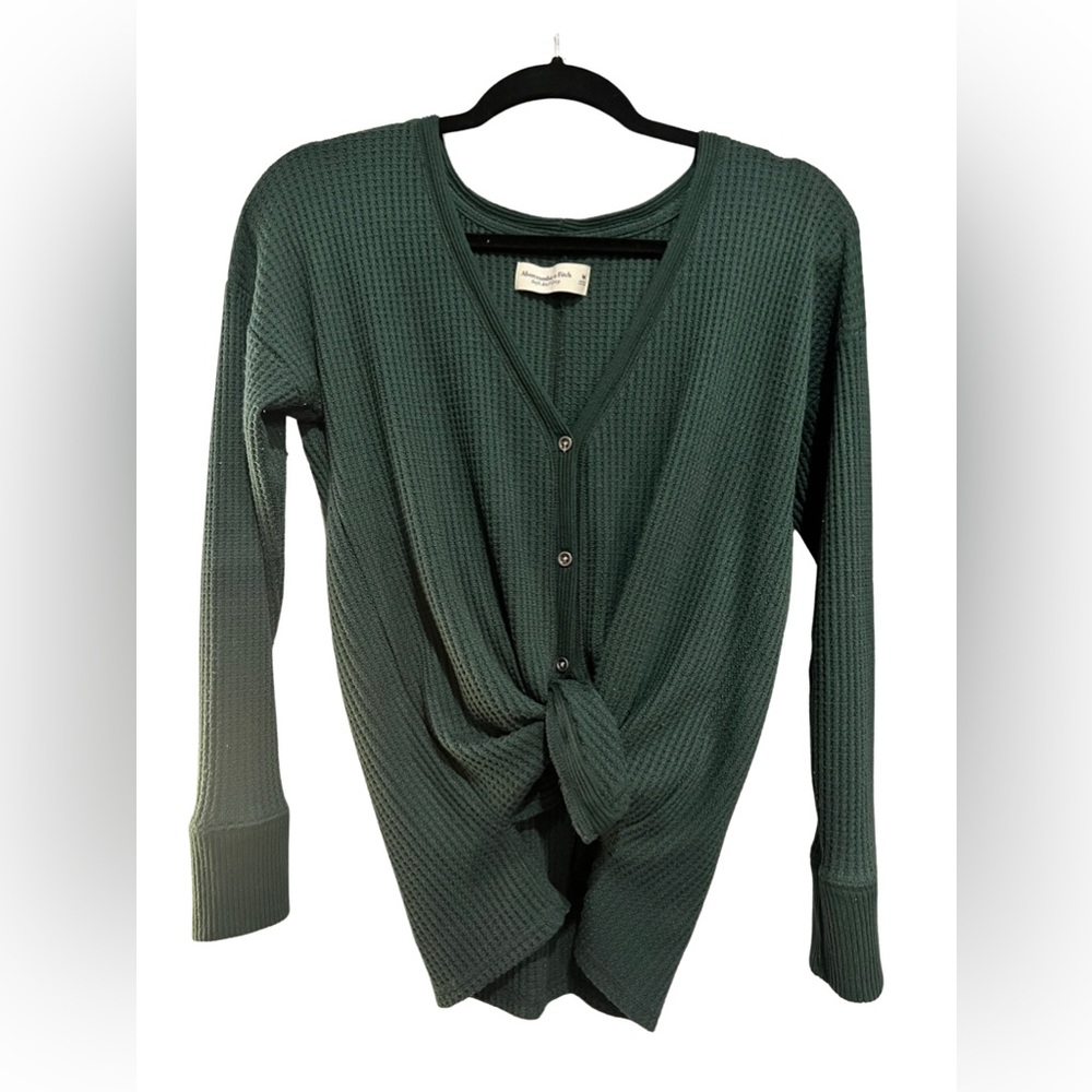 ABERCROMBIE WAFFLE HENLEY. SIZE MEDIUM